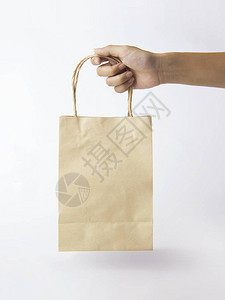 手持白棕色纸袋用于模拟板广告和品牌背景背景图片