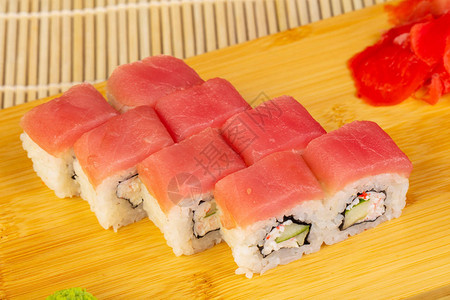 美味的mamenoriFujiama寿司卷图片