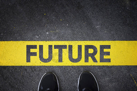 future黄色FUTURE线顶视图沥青路上的运动鞋背景
