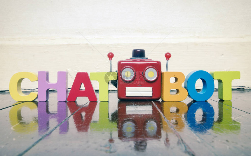 CHATBOT这个词红色机器人头在图片