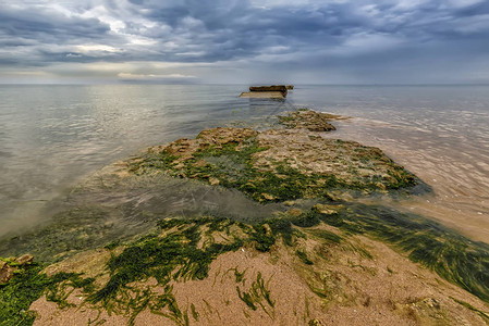 保加利亚黑海岸的美容多云海日图片