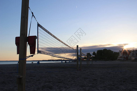 在Ottario海滩日落图片