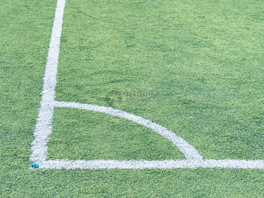 与足球场白色条纹的人造绿草绿草上的白线是一个运动场用于足球棒球高尔夫球和足球图片