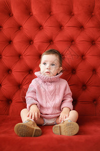 小美女穿着粉红色毛衣图片