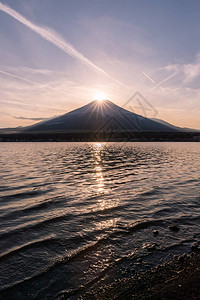 FujiDiamond冬季Yamanakako湖的Fuji钻石图片