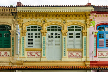 在新加坡小印度区带有百叶窗和户的木屋外装饰图片