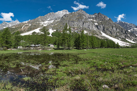 ValFerret在春季的美丽风景图片