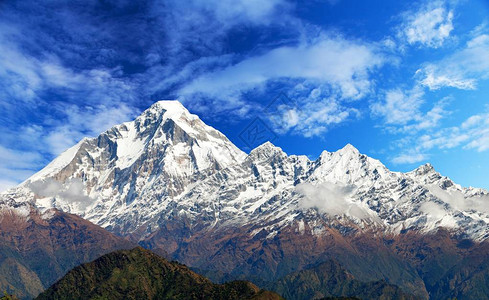 从道拉吉里喜马拉雅山Jaljala山口的全景图片