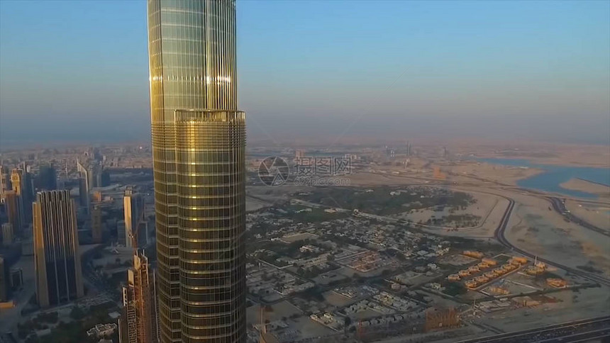 BurjKhalifa摩天大楼是世界上反射最高的迪拜酋图片