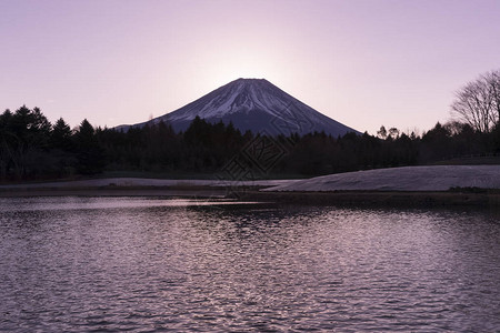 冬天的富士山钻石和山中湖图片