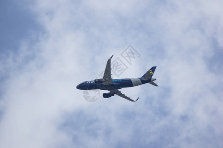 B1602空中客车A320200SpringAirlines航班背景图片