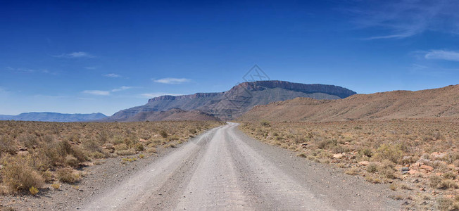 南非北开普山脉沙漠的地面公路图片