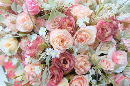 浪漫柔和的玫瑰婚礼花束图片