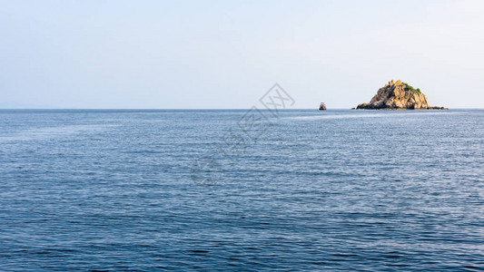 蓝海岛潜水点的美丽自然景观图片