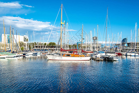 西班牙巴塞罗那有游艇港口西图片