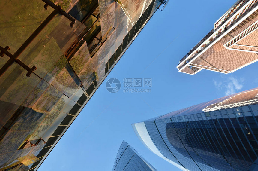 莫斯科城市摩天大厦对蓝天空图片