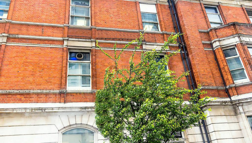 伦敦Cayton街英国风格的老旧历史红砖医院大图片