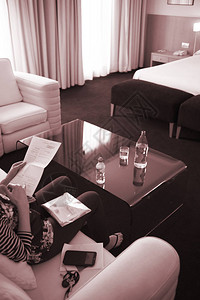 豪华现代酒店式套房卧室床单枕头干净背景图片