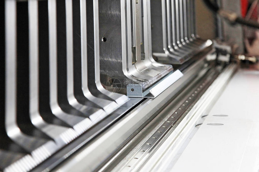 自动金属板折弯机CNC机图片