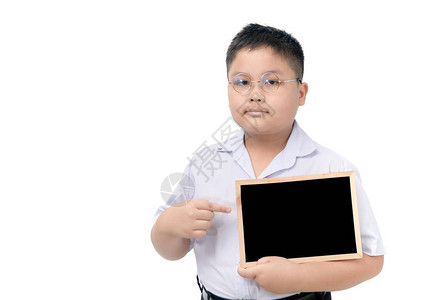 白背景孤立的空白黑板亚洲胖学生图片