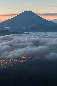 从富士山的Kushigata山看图片