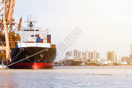 港口集装箱货集装箱船的工业图片