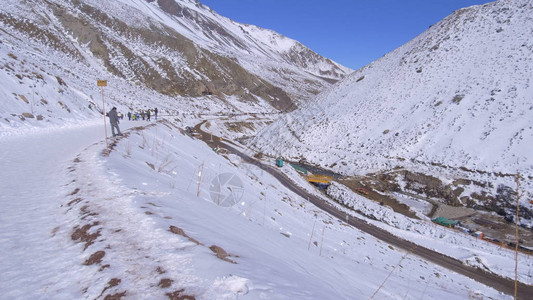 山雪与自然景观图片