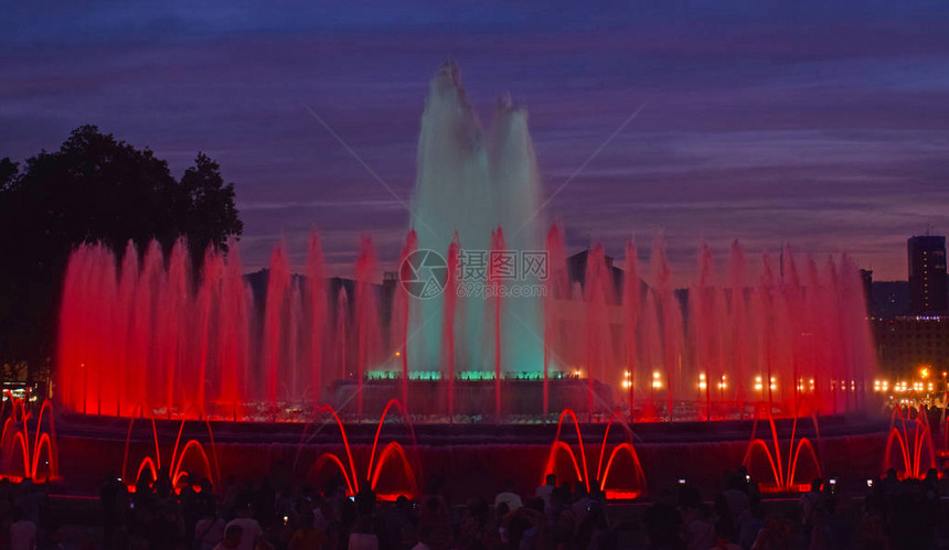 巴塞罗那蒙特惠奇魔法喷泉图片