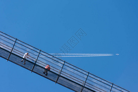 位于奥地利最长达406米的Reutte的Tibetan人行悬浮桥图片