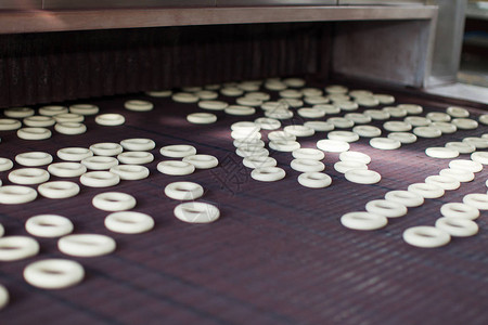 生产饼干的工业生产线图片
