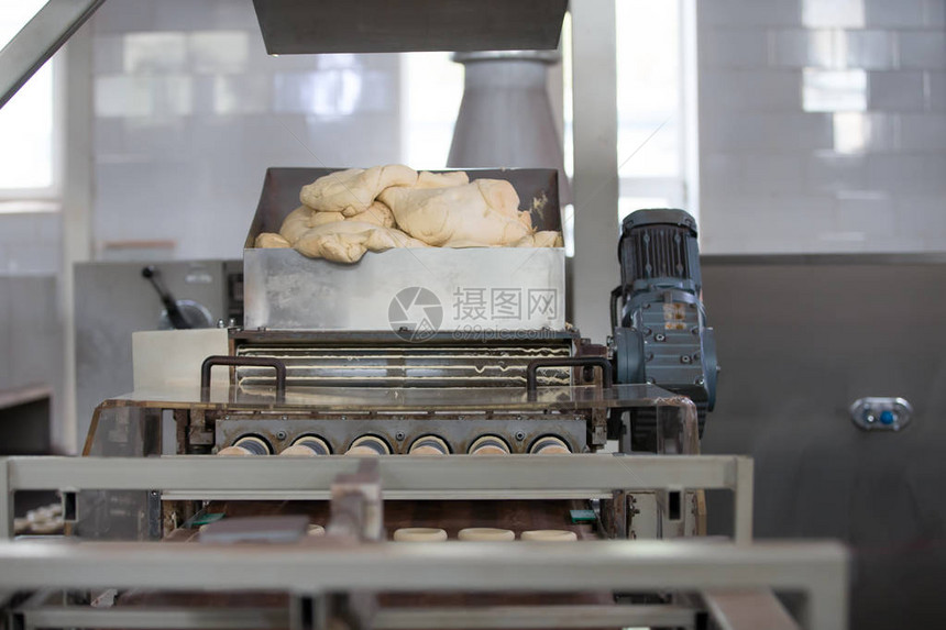 由酵母面团制成的面包制品工图片