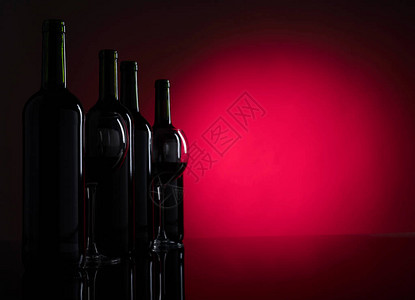 杯子和瓶子红酒复制空图片