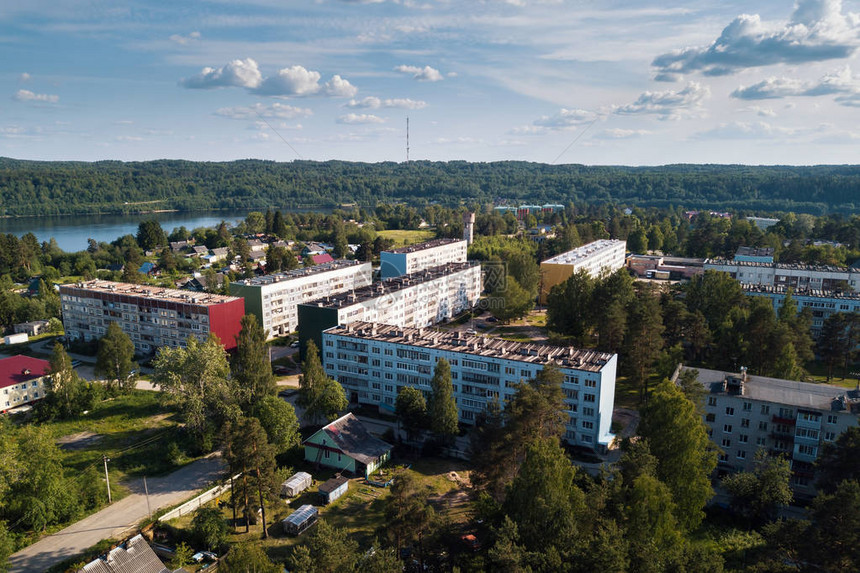 俄罗斯列宁格勒地区城市型村庄Nikolsky镇五层楼的建筑图片
