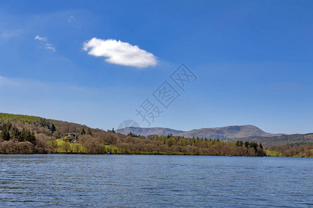 英国西北部南莱克兰湖区公园温德米尔背景图片