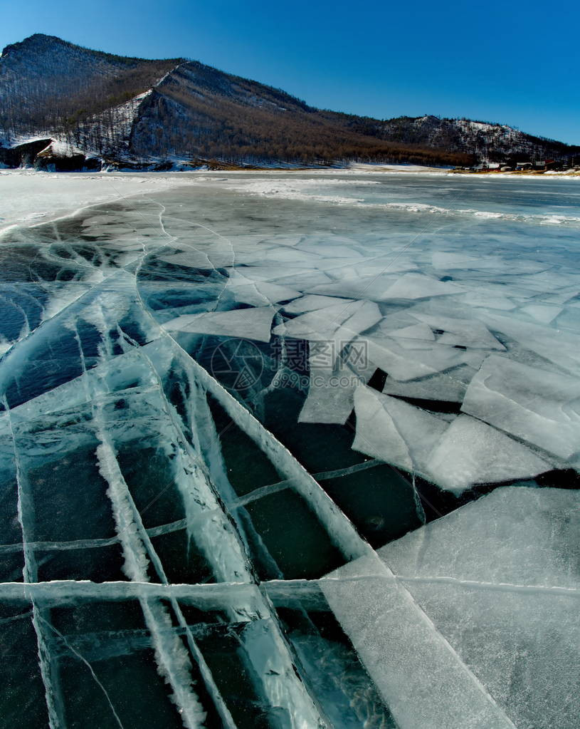 俄罗斯东西伯利亚贝加尔湖透明冰图片
