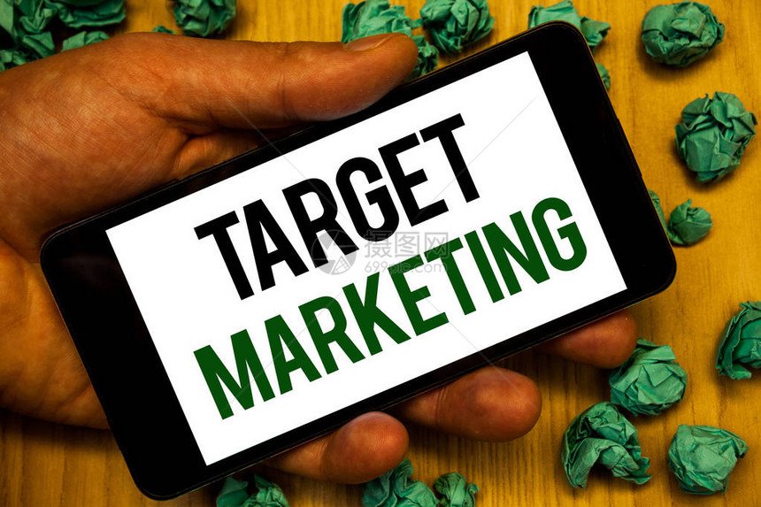 手写文本目标营销概念意义市场细分受众定位客户选择手持电话白屏文字图片