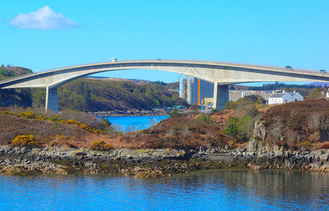 斯凯桥连接苏格兰大陆和苏格兰高地的斯凯岛这是乘坐渡轮前往斯凯岛图片