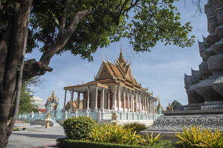 柬埔寨金边市皇宫银塔图片