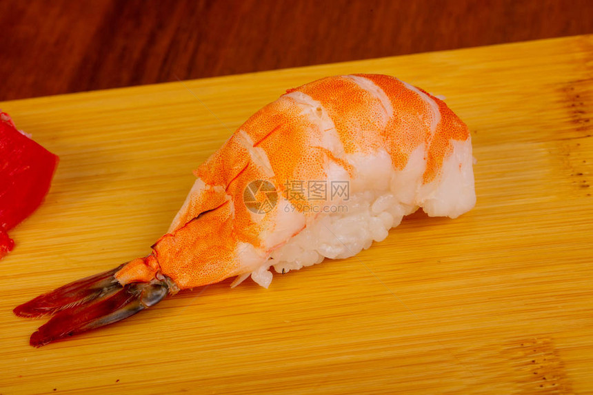 日本传统寿司用大虾图片