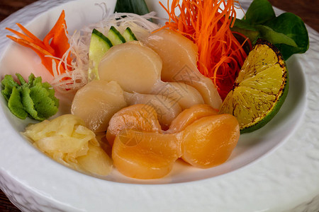 日本的长须鱼和扇贝都图片