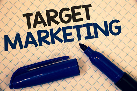 手写文本写作目标营销概念意义市场细分受众目标客户选择文本两字书写纸打开蓝色标记背景图片