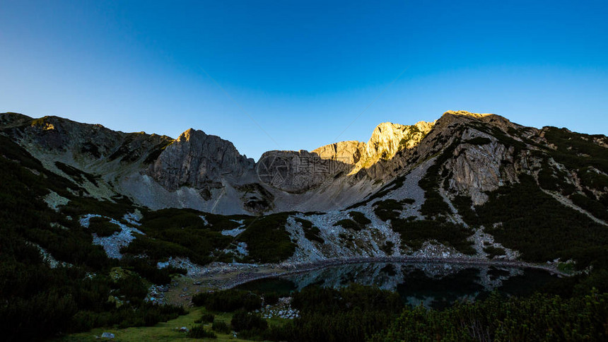 保加利亚皮林山Sinanitsa山峰日图片
