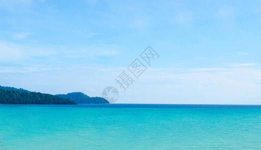 苏林岛蓝色大海和沙滩图片