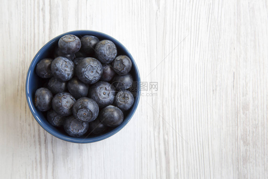 蓝碗中的蓝莓顶层风景有机超级食图片
