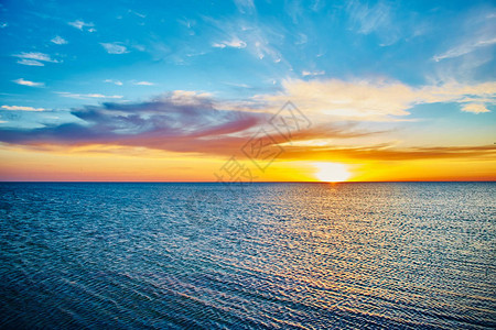 在海洋的日落在海边的日落图片