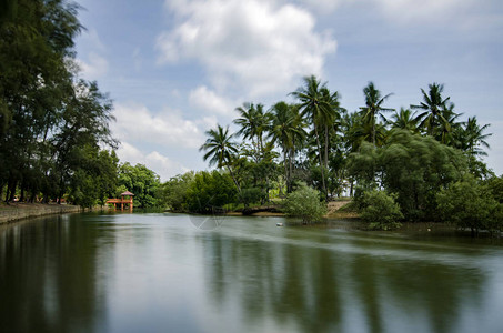 马来西亚Terengganu河岸附近村庄景色优美图片