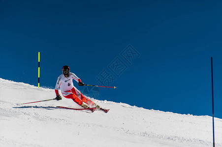格鲁吉亚滑雪运动员在格鲁吉亚的Slalom图片