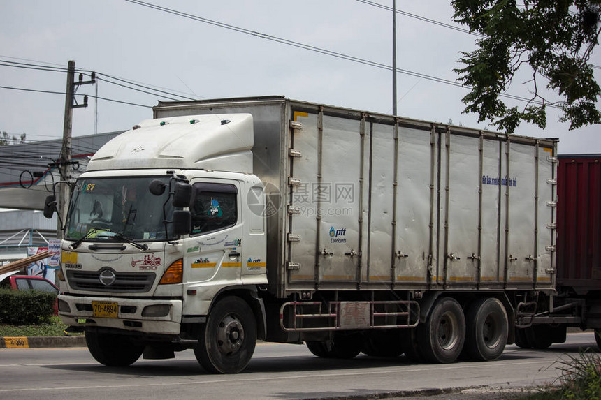 CS运输和物流运输的拖车集装箱货运卡车图片