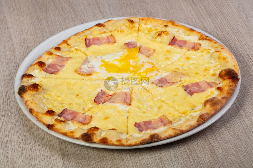 培根鸡蛋披萨carbonara图片