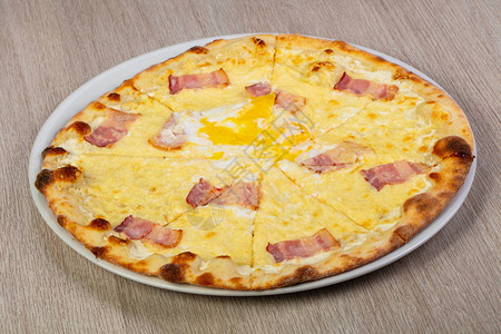 培根鸡蛋披萨carbonara图片